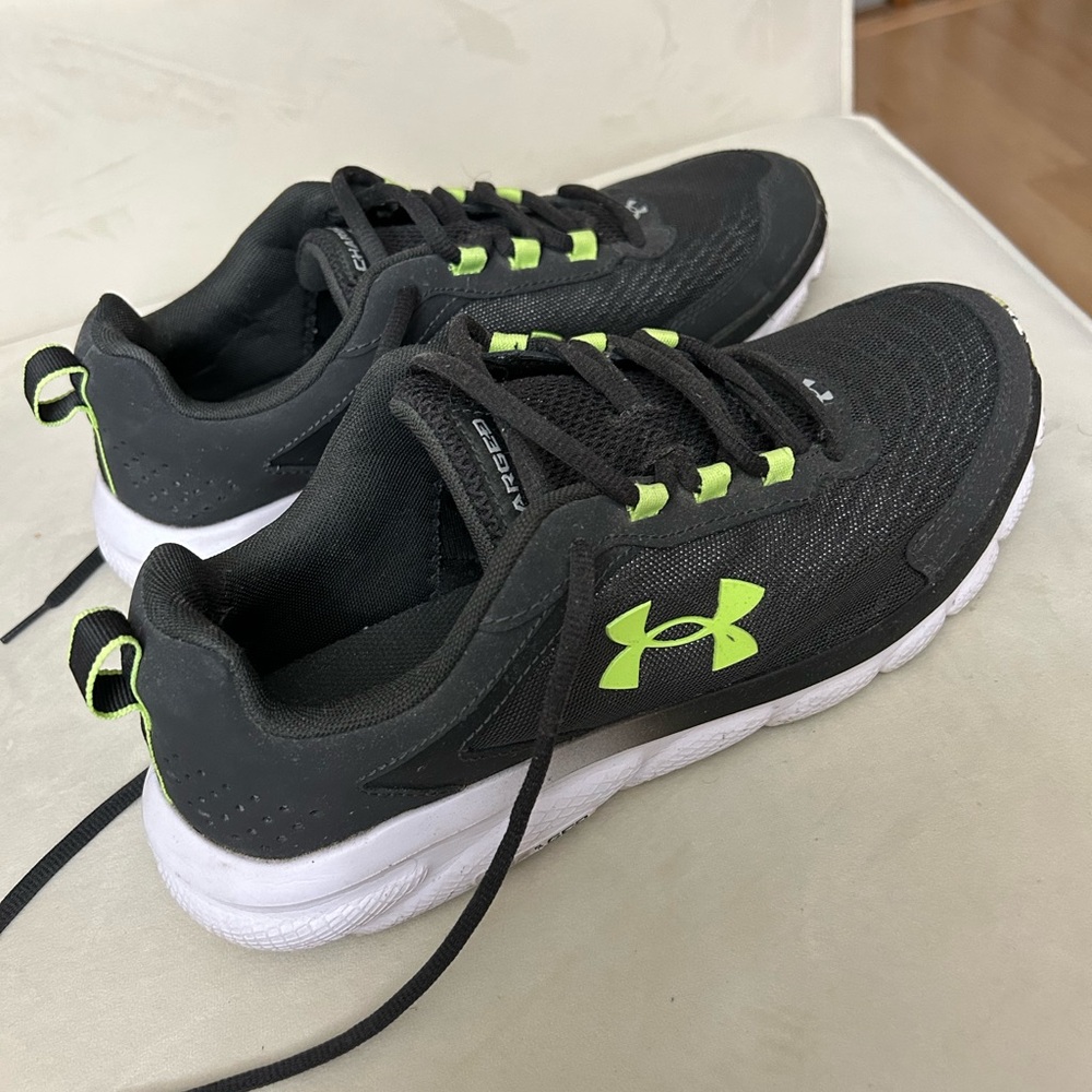 Under Armour Men’s Charged Assert Black and Neon Green Sneakers Size 10.5